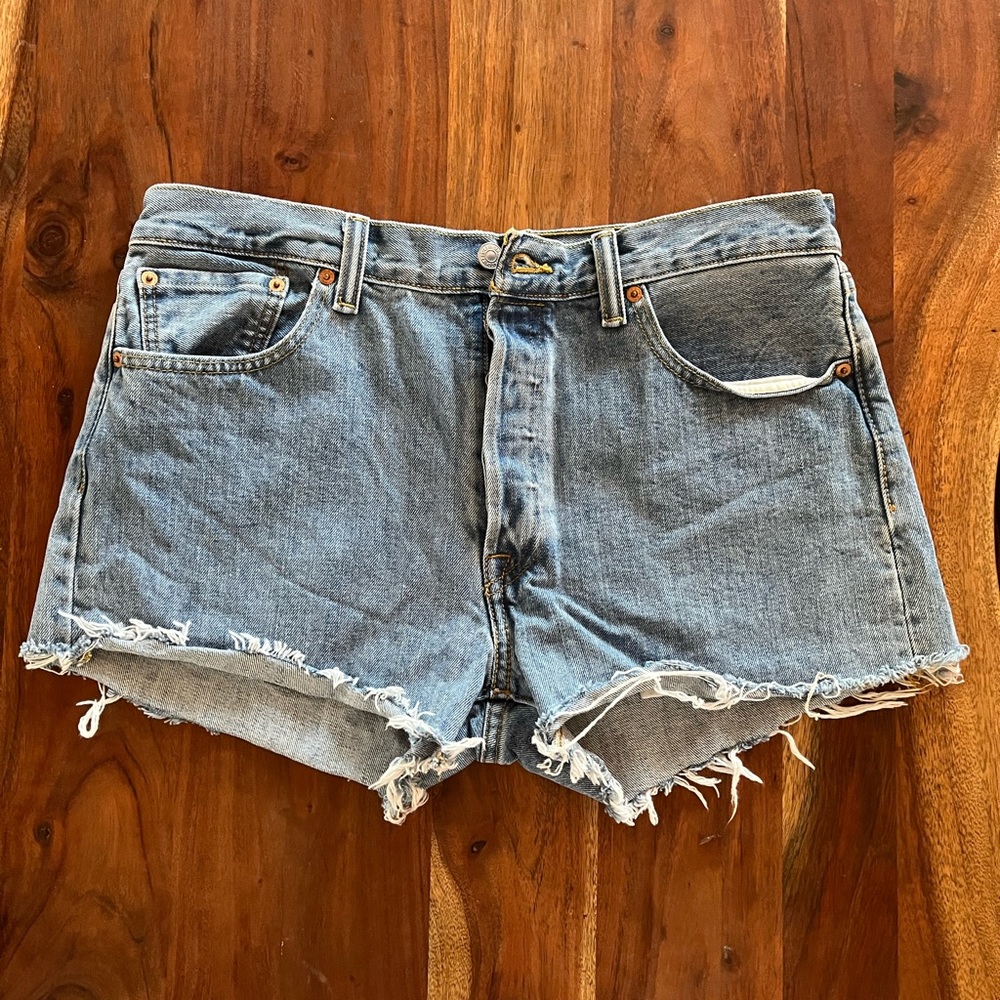 Levi cut off shorts